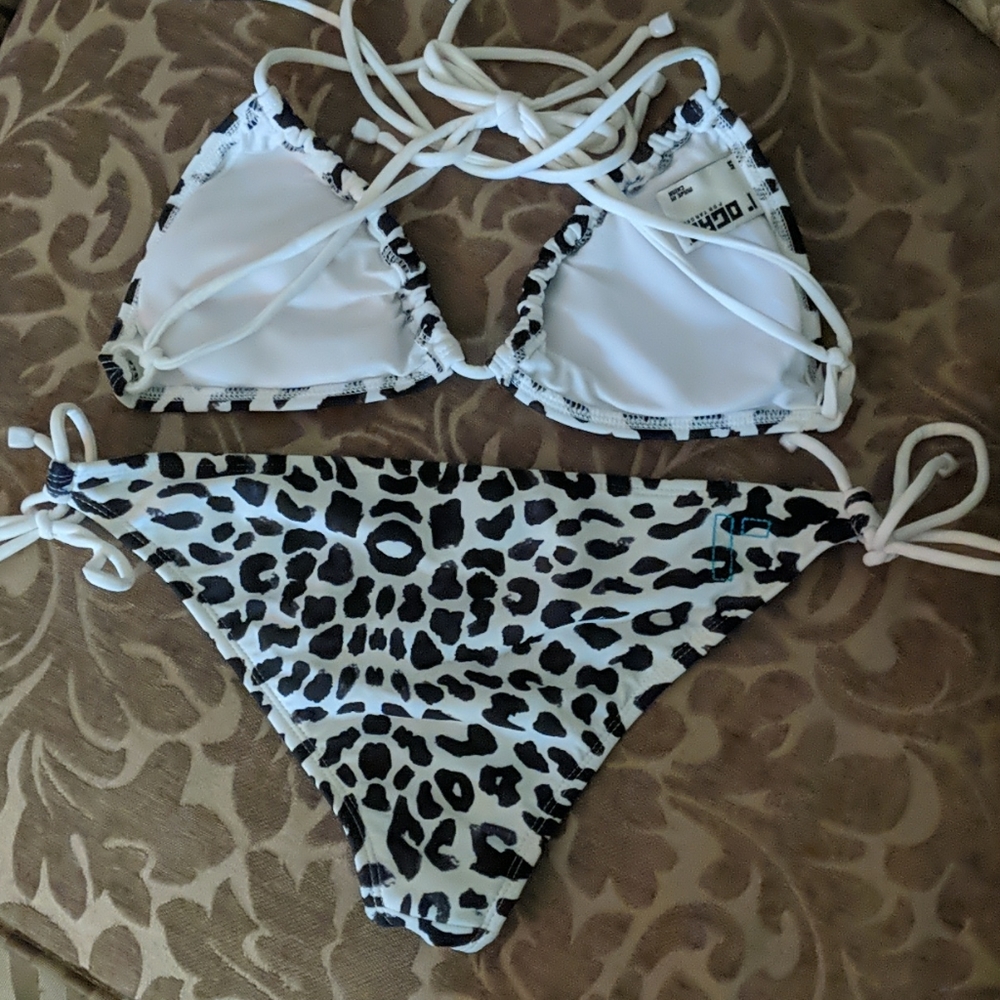 Bikini 👙 - Picture 2 of 5